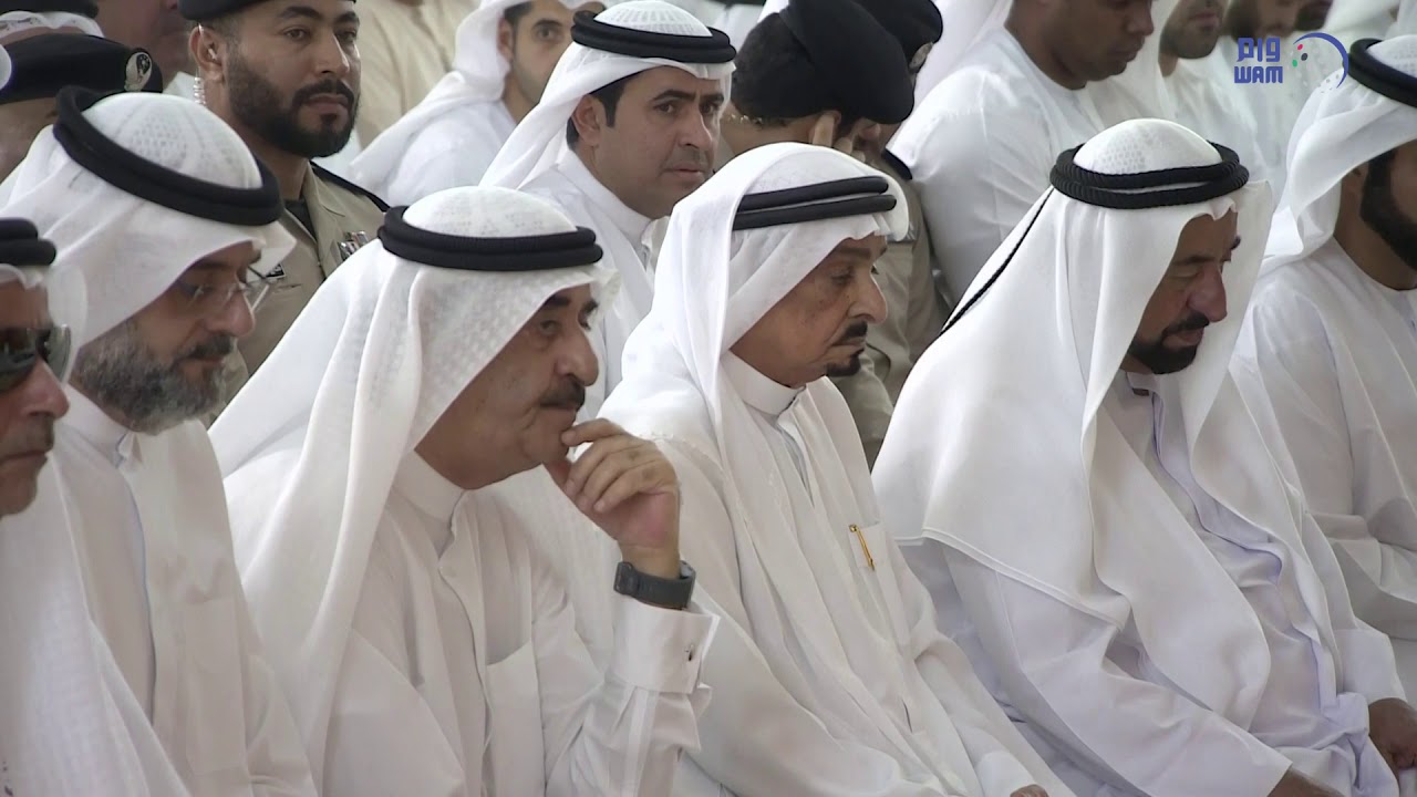 حكام الشارقة وعجمان وأم القيوين ورأس الخيمة يؤدون صلاة الجنازة على جثمان خالد بن سلطان
