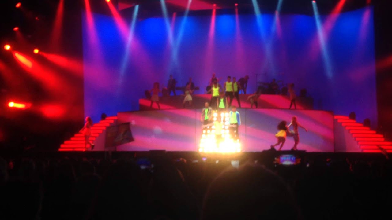 Violetta Live Hamburg Juntos somos mas version 2 part 1
