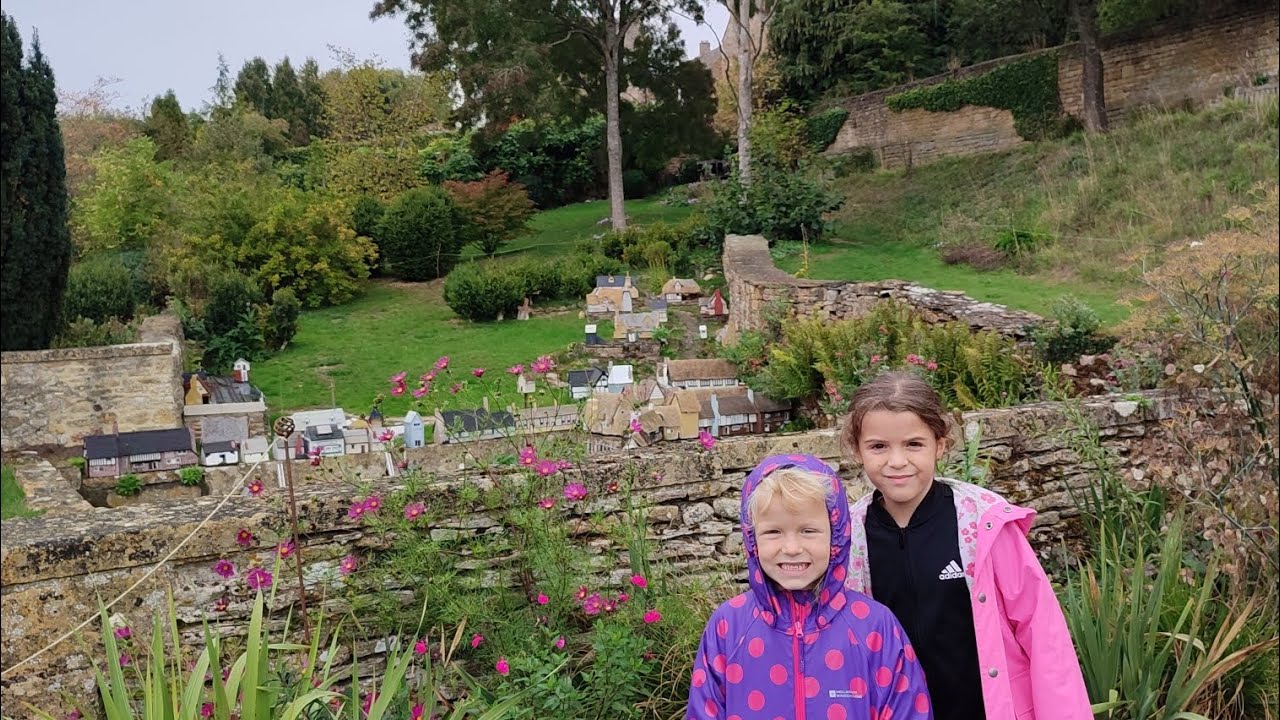 Hidden Secrets of the Old Manor | Emily & Maya’s Treasure Hunt Adventure 🗝️🏰