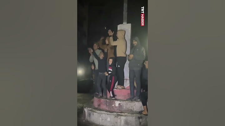 Soykırımcı İsrail'in karanlığa mahkum ettiği Gazzeli gençler, ateşkesi sevinçle karşıladı.