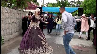 Halaylar - Noldu Dünya Güzeli Gençlik Bitmezmi Sandın - Dağlarına Kar Yağmış Snowed Mountains