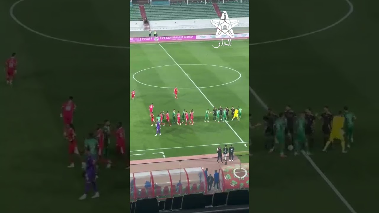 دخول لاعبي حسنية أكادير وأولمبيك الدشيرة.. أجواء حماسية تشعل مدرجات أدرار في ديربي سوس