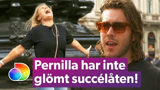 Wahlgrens värld | Pernilla sjunger “Piccadilly Circus” på Piccadilly Circus | discovery+ Sverige