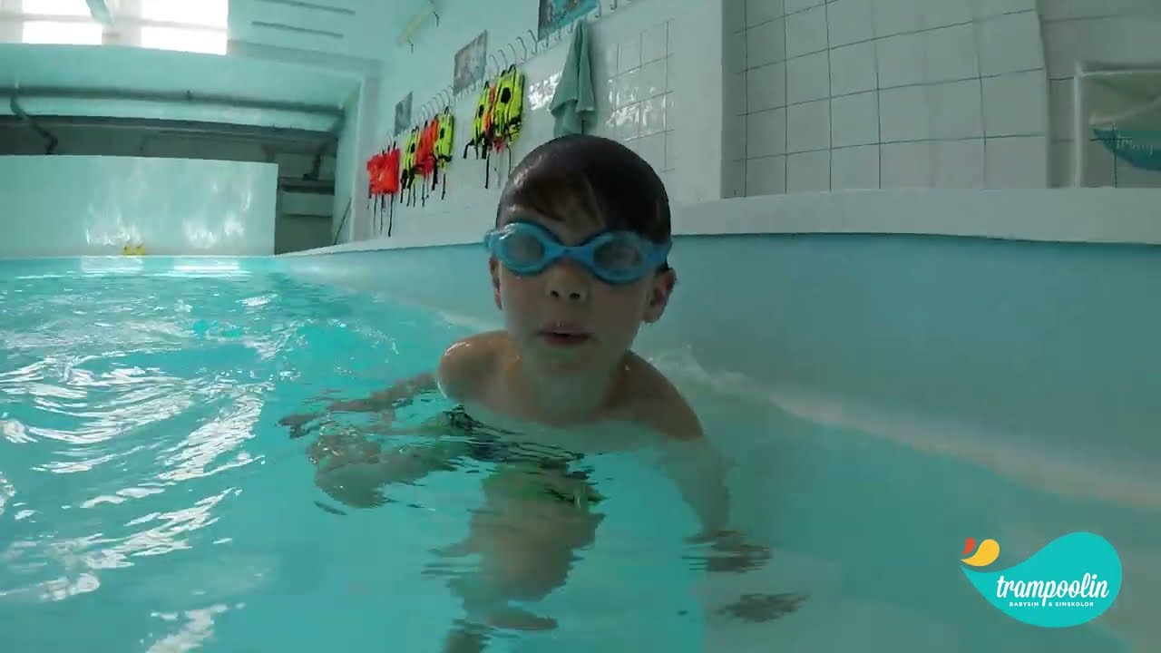 Simskola steg 1 med förälder i vattnet