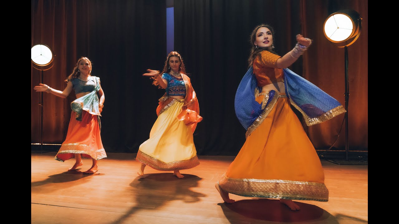 Nagada Sang Dhol & Jhume Re Gori & Khalasi | Manjari Dance Group