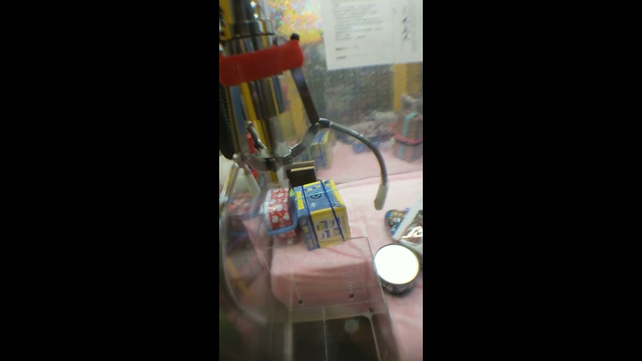 打打小東西~小小兵電動儲錢箱&Kitty置物鐵盒 - YouTube