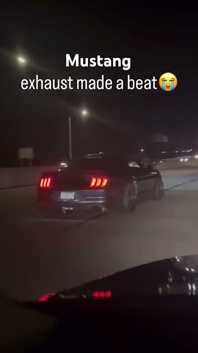 Ford Mustang membuat lagu dengan knalpot terbaik