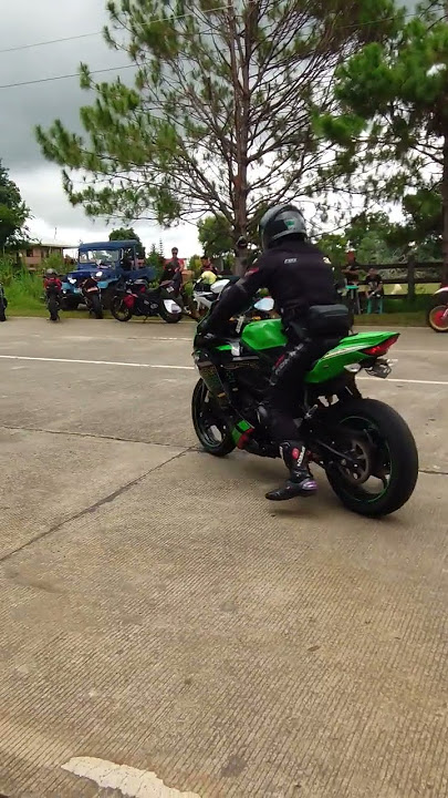 Ninja ZX25R 4 Cylinder Screaming!! 🔥😮