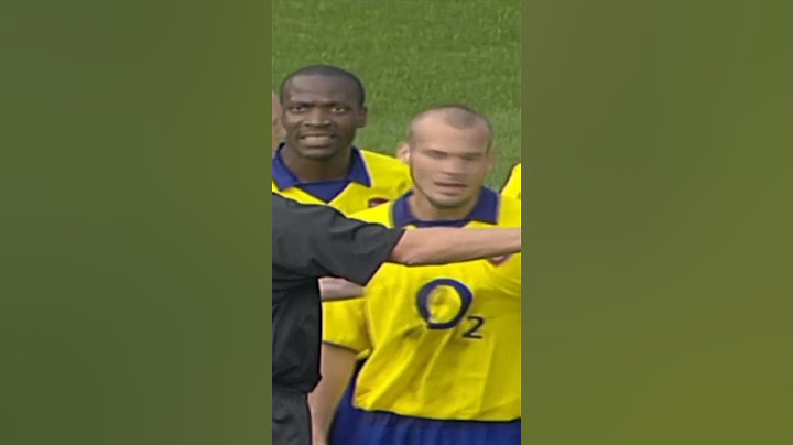 An iconic moment in Premier League history! Ruud van Nistelrooy vs Martin Keown 🤯