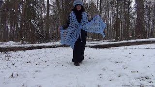 В голубом ажурном палантине В голубом ажурном палантине