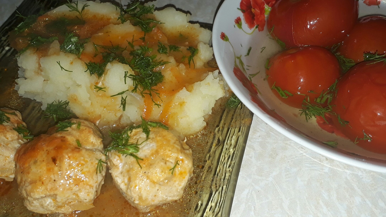 Фрикадельки из куриного филе. Вкусная подливка!