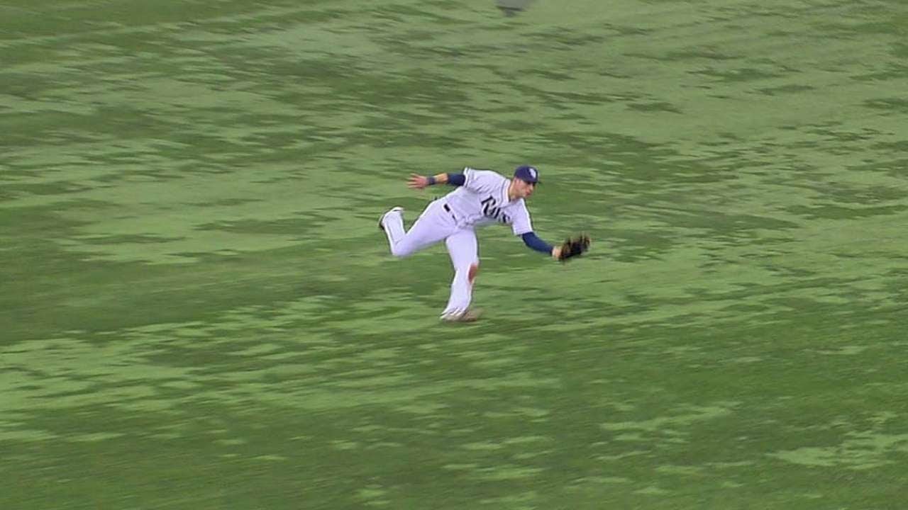 BAL@TB: Kiermaier charges in to make catch on the run