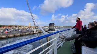 Vertrek van Terschelling met veerboot de Friesland.