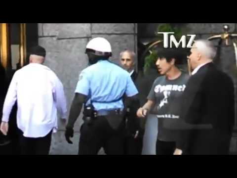 anthony-kiedis-rhcp-singer-fight-with-bodyguard