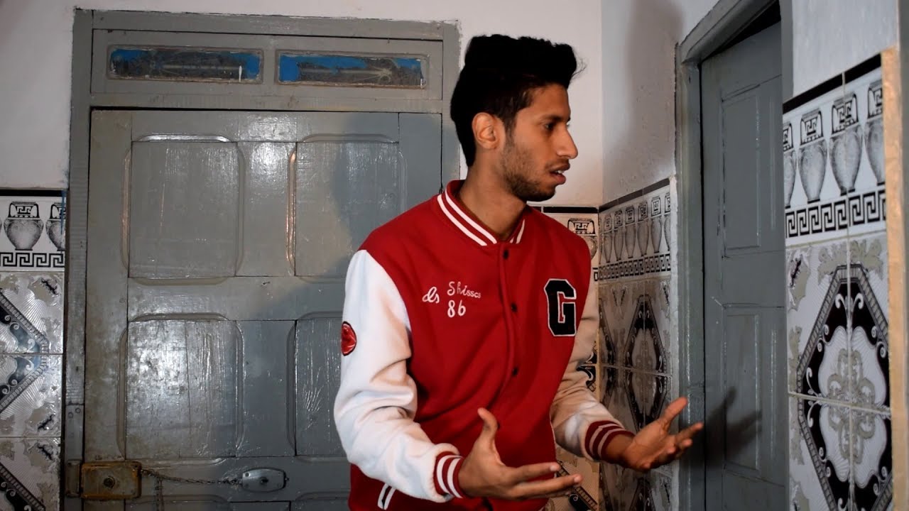 كي تتعارك انت و خوك علي toilette  😂 😂 😂