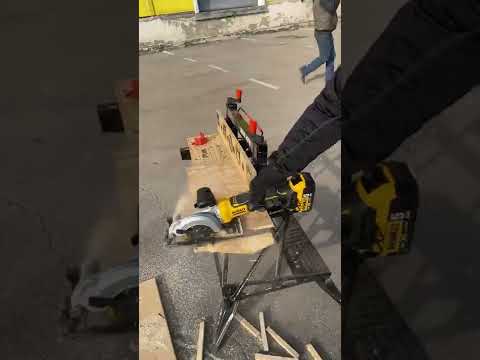 Аккумуляторная мини циркулярная -дисковая- ручная пила DEWALT DCS571N 