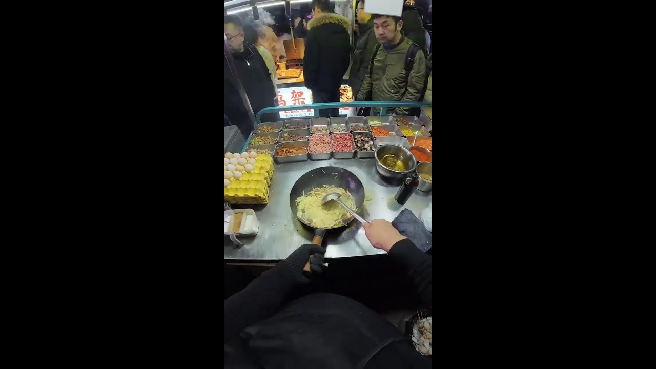 Enjoying delicious food - 纵览美食直播