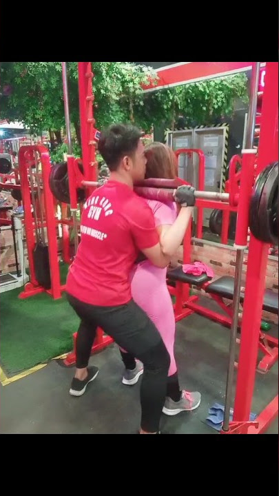 Main Peluk aja nih pelatih?!!🙄Menang banyak dong Ya?? 🤭🤪 #fitness #workout #gym #videolucu