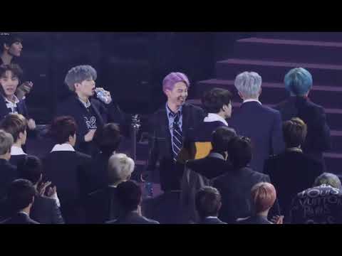 【防彈少年團】柾國在頒獎典禮上受傷了?!∣真的好心疼啊...😭