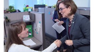 Gov. Brown tours Oregon Child Abuse Hotline Center