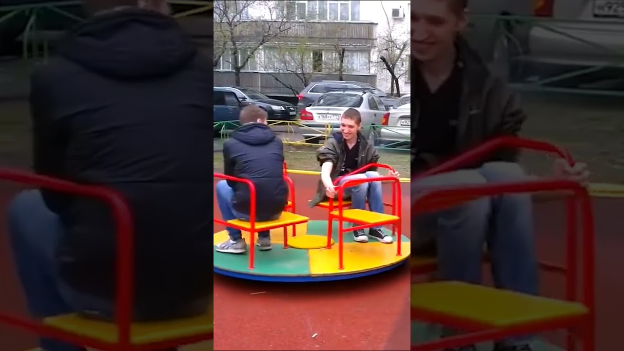 Зачем обезьяны кружатся?