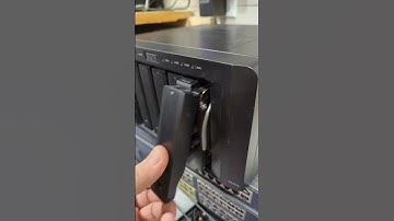 Loading another batch of drives into a Synology NAS #homelab #shorts