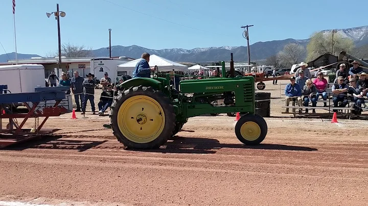 Roger Sommers pulls with John Deere B at Arizona F...