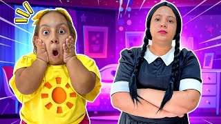 Wandinha é babá da Maria Clara por um dia | Funny video for kids with MC Divertida
