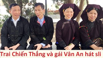 Cặp đôi đẹp ngồi hát sli trong công viên Hoàng Văn Thụ