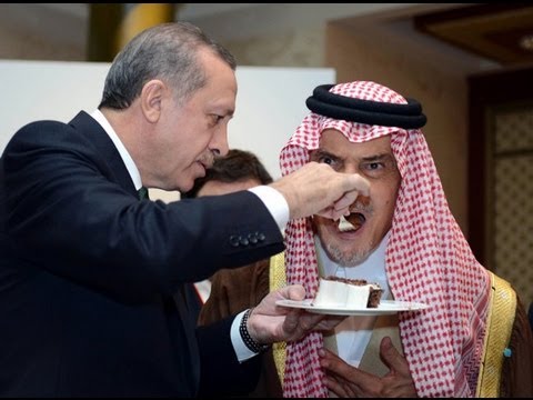 اردوغان يطعم سعود الفيصل بيديه