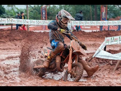 Retrospectiva motocross: corridas, manobras, e até corridas unidas