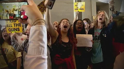 Tennessee lawmakers approve bill to allow teachers to have firearms in classroom