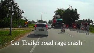 Video shows Car-trailer road rage crash. Amazing Trucks Accident. Car Vs Truck Crash.