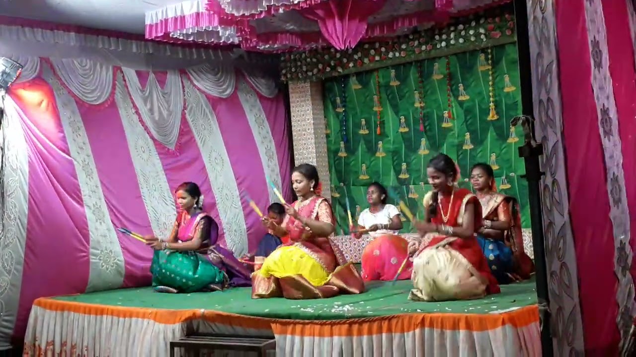 Brundavaniki chindulu vese kolatam dance performance