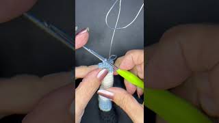 Crocheting amigurumi yarn under/ front loop only for straighter/tighter stitches #crochet