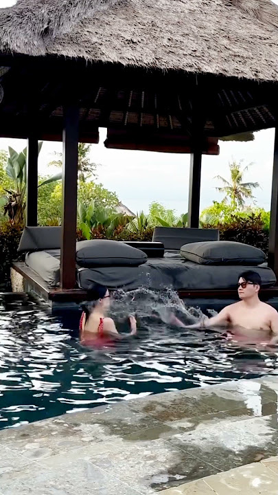 Pasangan Honeymoon Bermain Suit Batu-Gunting-Kertas di Kolam Renang Berakhir Tragis | Ayana Resort