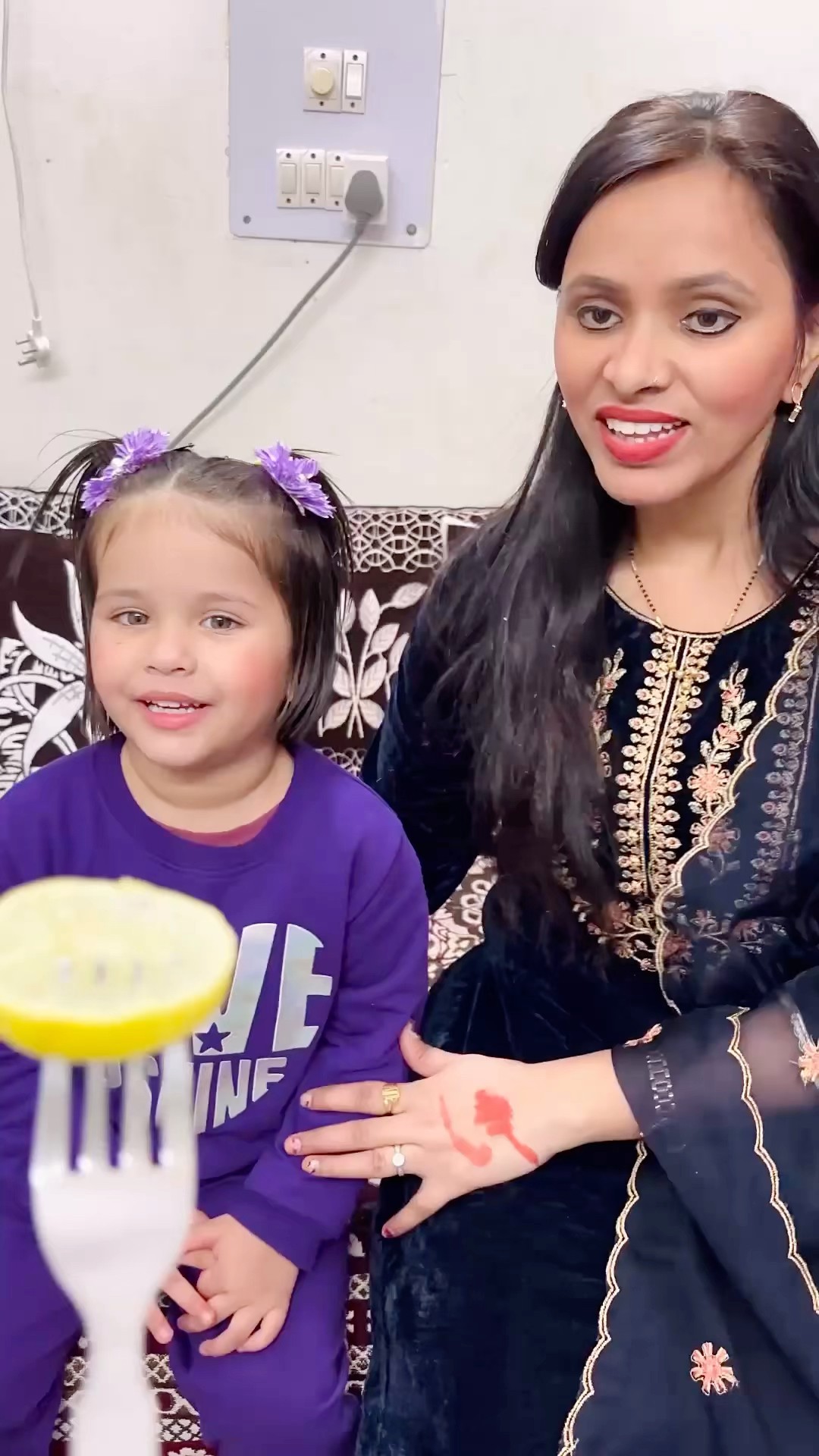 Vedika to last me hasne lagi