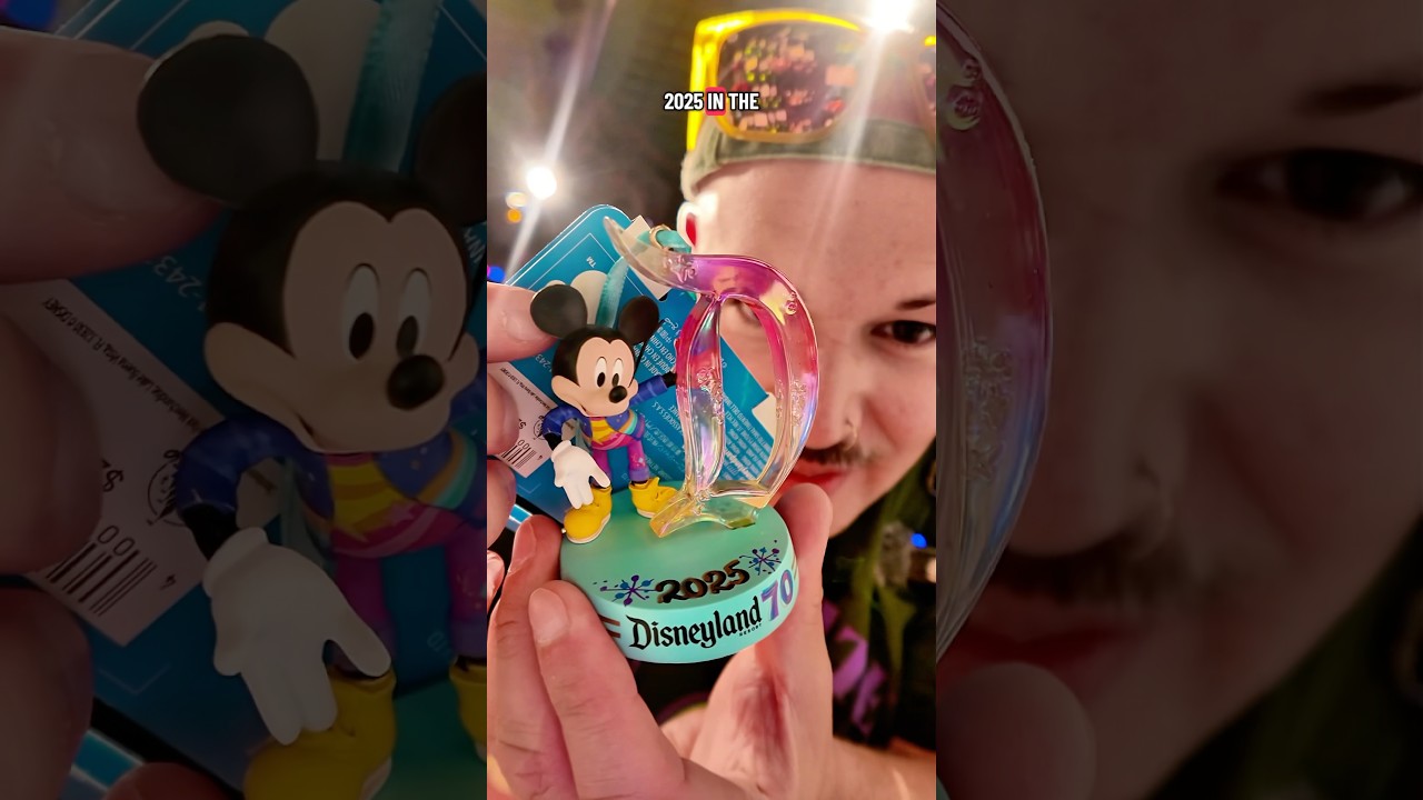 Personalize Christmas Ornaments in Disney World! 🎄 