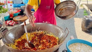 Bahaya kalau dah ketagih dengan Mee Goreng  Mamak legend 40 tahun ini.