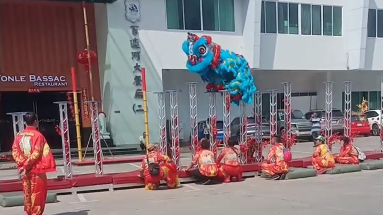 Today I jumped at Tonle Bassac Restaurant 💵💵🎉❤️🥰🙏🧧🇰🇭#liondance 