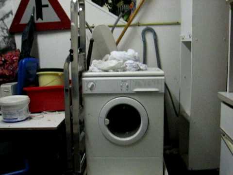 Video: Een Baby In Een Wasmachine?