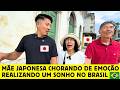 Minha mãe japonesa chorando de emoção realizando um sonho no Brasil