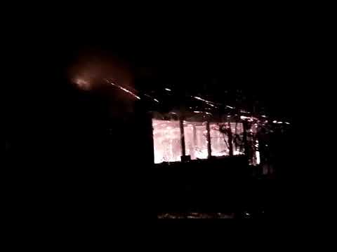 Se quemó por completo el centro cultural del lago Epuyén