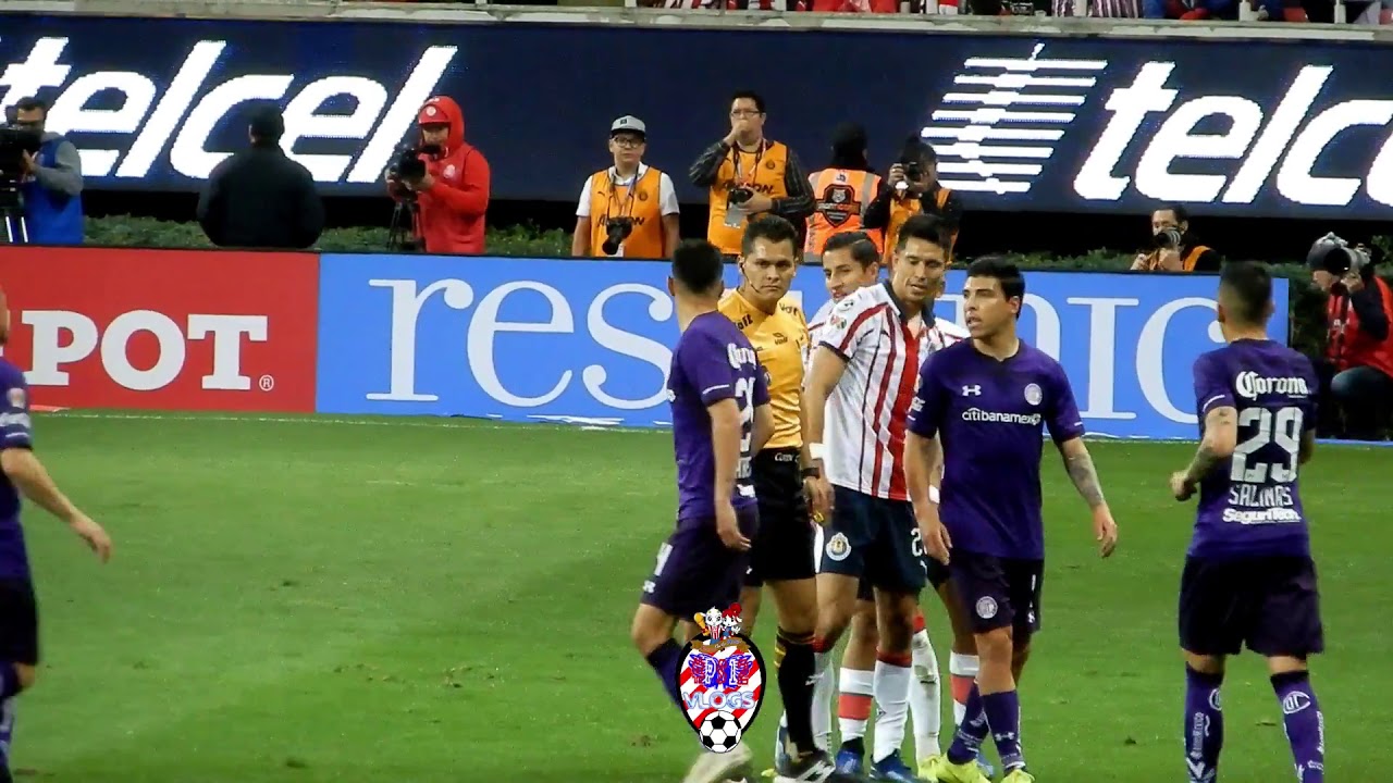 Carlos Cisneros vs Pablo Barrientos | Chivas vs Toluca 1-0