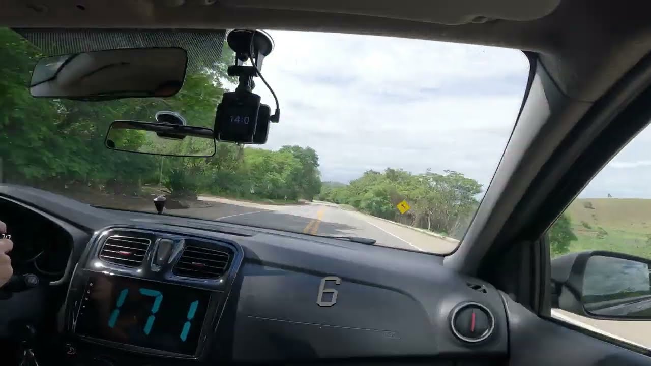 Rasgando Estrada de Sandero RS