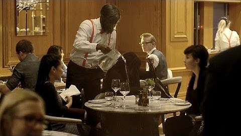 Surprise flash mob marriage proposal: Man books out entire restaurant!