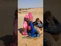 م ه ر ج ان ٱل أ ل و ان ف ي ٱلص ح ر اء ل ح ظ ة ف ر يد ة ب ي ن ٱم ر أ ة و ج م ل ه ا