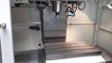 Hurco VM10 Vertical Machining Centre with Max CNC Control - Video 02