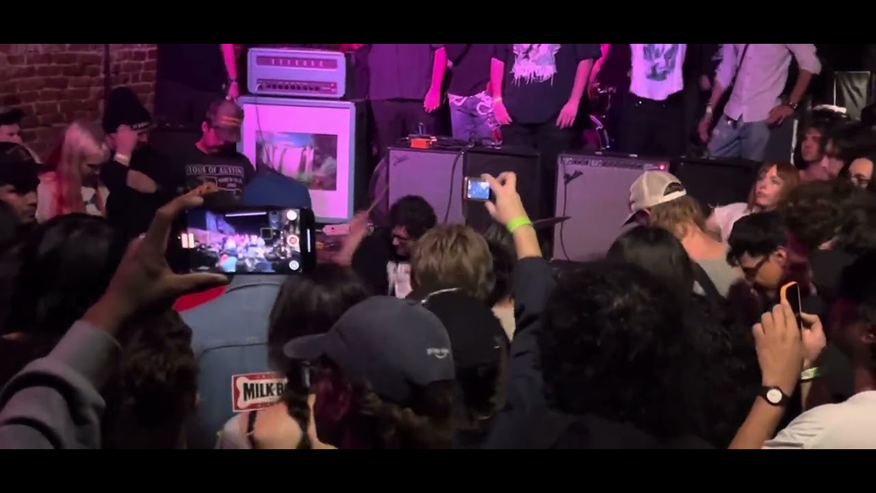 They are gutting a body of water (Live) the chase @ The Smell 11-12-25