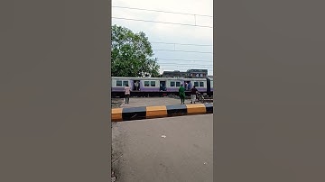 🤨😡 Careless people at gate 😯🙄🤨 #railgate #railfatak